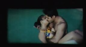 Kochająca szachy dziewczyna zostaje przyłapana na zdradzie w ogrodzie w tym tamilskim filmie xxx 4 / min 40 sec