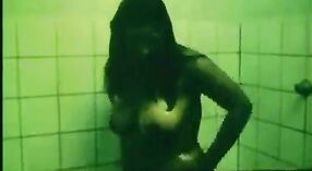 泰米尔女演员查兹·莫瓦（Chaz Moway）在狂野而禁忌的性爱视频中明星 5 敏 00 sec