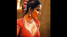 Sexy en sensueel clips van een prachtige Tamil Actrice 3 min 50 sec