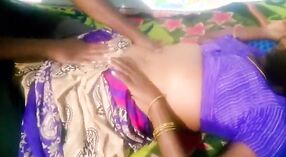 Chessy Tamil paar indulges in sommige steamy rubbing 2 min 20 sec