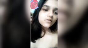 Gadis perguruan tinggi Tamil dengan payudara besar dalam video porno beruap 0 min 0 sec