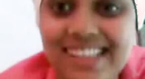 جميلة التاميل طالب جامعي في فيديو مثير 1 دقيقة 50 ثانية