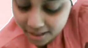 جميلة التاميل طالب جامعي في فيديو مثير 0 دقيقة 0 ثانية