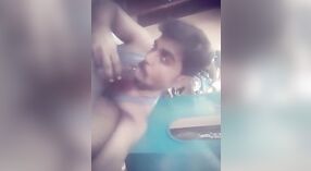Madurai, Nena India Gay, Hace una Mamada Sensual y Traga Esperma 2 mín. 40 sec