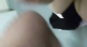 Mooi Indisch meisje geeft een hete pijpbeurt in deze porno video 2 min 20 sec