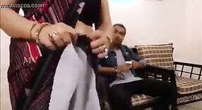 بڑی گدی تامل چاچی اس ویڈیو میں نیچے اور گندی ہو جاتا ہے 3 کم از کم 50 سیکنڈ