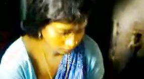 Ibu Rumah Tangga Tamil yang ketat Menjadi Nakal dalam Video Seks Baru ini 0 min 0 sec