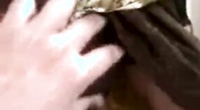 Payudara besar tamil Tirunelveli dalam video beruap 3 min 40 sec