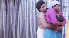 Тамильская актриса раздевается в душной сцене в ванной 2 минута 20 сек