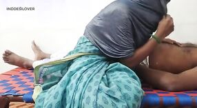 Tamil bà nội trợ thưởng thức trong quan hệ tình dục với chú hàng xóm của cô 0 tối thiểu 0 sn