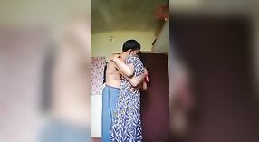 Sexvideos für tamilische Mädchen: Bondati und Jalati in Aktion 0 min 0 s