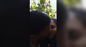 Das schöne tamilische Mädchen Salem Willlake wird in einem erotischen Video verprügelt und geküsst 0 min 0 s