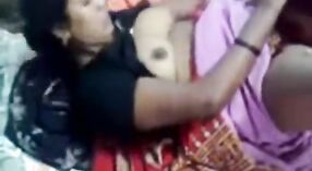 Video seksi ibu rumah tangga yang seksi dan terangsang bergoyang, memantul, dan menjilat 1 min 00 sec