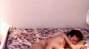 Payudara ketat dan vagina kotor dalam video porno Bangalore 1 min 40 sec