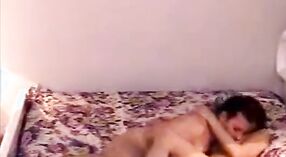 Mocno cycki i brudne cipki w Bangalore filmy porno 1 / min 40 sec