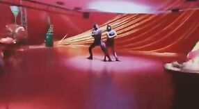 Chaz Moway与Chila的性感舞蹈表演 2 敏 20 sec