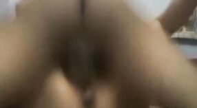 Bella tamil moglie ottiene la sua figa pestate in video porno 2 min 30 sec