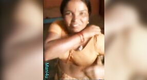 Bela tamil tia Tirunelveli Sari em um vídeo de sexo quente 0 minuto 0 SEC