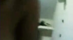 Tirupur Maid在这个肮脏的视频中给出了一个感性的口交和燕子暨 6 敏 10 sec