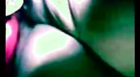 Splendida Tamil zie in un sensuale nudo video 4 min 20 sec