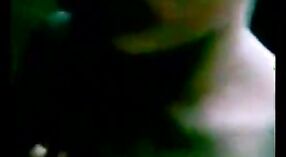 ஒரு சிற்றின்ப நிர்வாண வீடியோவில் அதிர்ச்சியூட்டும் தமிழ் அத்தைகள் 7 நிமிடம் 00 நொடி