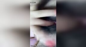 美丽的泰米尔女孩炫耀她的大乳房 2 敏 20 sec