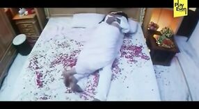 Impressionante Tamil Atriz estrelas em um fumegante vídeo de sexo com sua segunda esposa 4 minuto 20 SEC