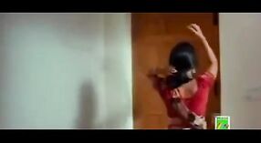 Anjali, die tamilische Schauspielerin, spielt in einem romantischen Film mit Schach die Hauptrolle 2 min 40 s