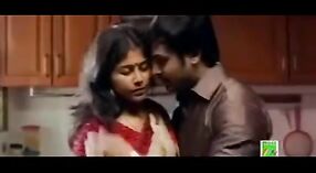 Anjali, Tamilska aktorka, występuje w romantycznym filmie z szachami 3 / min 20 sec