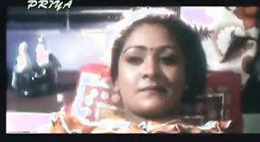 Een mollig meisje in een heet Tamil film cums terwijl spelen met haar borsten 3 min 10 sec