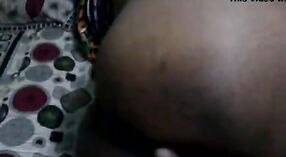 Bibi Tamil Kudalu telanjang dan memamerkan lekuk tubuhnya 0 min 0 sec