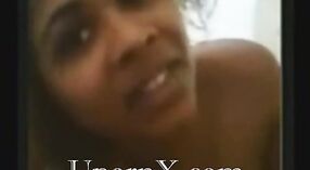Tamilischer nackter und sinnlicher Blowjob der Tante im Film 1 min 20 s