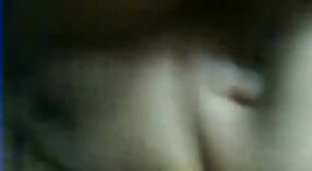 Video gay dari bibi Tamil yang ditiduri di kolam renang 2 min 00 sec