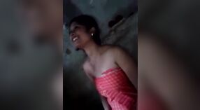 Schönes tamilisches Video von Salem Mädchen, das durchbohrt wird und Muschi küsst 0 min 0 s