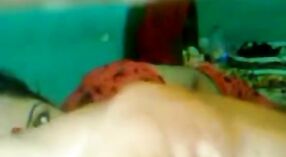 Video porno seksi menampilkan bibi Tamil yang cantik dan terangsang 0 min 0 sec