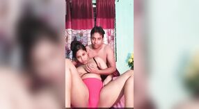 Istri Tamil payudara besar menjadi nakal dalam video Catur buatan sendiri 2 min 20 sec