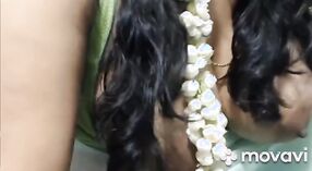 Güzel Coimbatore Desi ile büyük Göğüsler içinde bir Sıcak Video 2 dakika 10 saniyelik
