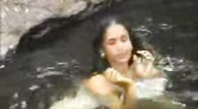 Video catur saka cah wadon semok kaya Namita flaunting aset dheweke 10 min 20 sec