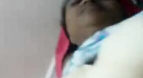 Tamil Aunty Chez Vidyos Melakukan Penipuan Seksual dalam Video Seks Panas 1 min 30 sec
