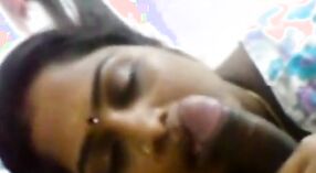 Tamil Aunty Chez Vidyos Melakukan Penipuan Seksual dalam Video Seks Panas 3 min 50 sec