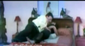 Tamil Seks Schandaal: vader vernedert zijn eigen dochter in Naakt video 0 min 40 sec