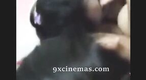 老师Manawai Kuti在泰米尔女同性恋视频中舔巧克力 0 敏 40 sec