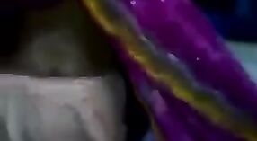 Istri super seksi Salem mengerang dalam video Tamil 1 min 00 sec