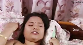 Nackte tamilische Schauspielerin Antti zeigt ihre Brüste im Schachvideo 0 min 0 s