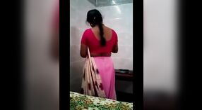 Bellissimo tamil aunty prende nudo in questo caldo video 3 min 30 sec
