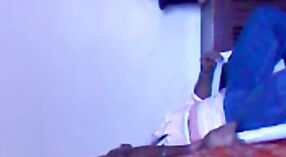 గృహిణి సాలెమా బిలుజుబి తన కార్యాలయంలో కొంటెను పొందుతుంది 1 మిన్ 30 సెకను