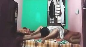 Chennai'den Tamil teyze şehvetli bir oral seks verir ve öpülür 2 dakika 00 saniyelik