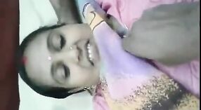 Szachy wideo z tamil aunty Antti Sari pokazywanie od jej piersi 0 / min 0 sec