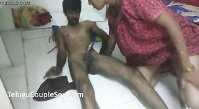 Das Telugu-Pornovideo zeigt einen Ehemann, der seine Frau missbraucht und ihr Sperma auspresst 3 min 20 s