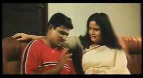 Зрелая дама в тамильском фильме о шахматах балуется игрой грудью и играет сама с собой 0 минута 0 сек